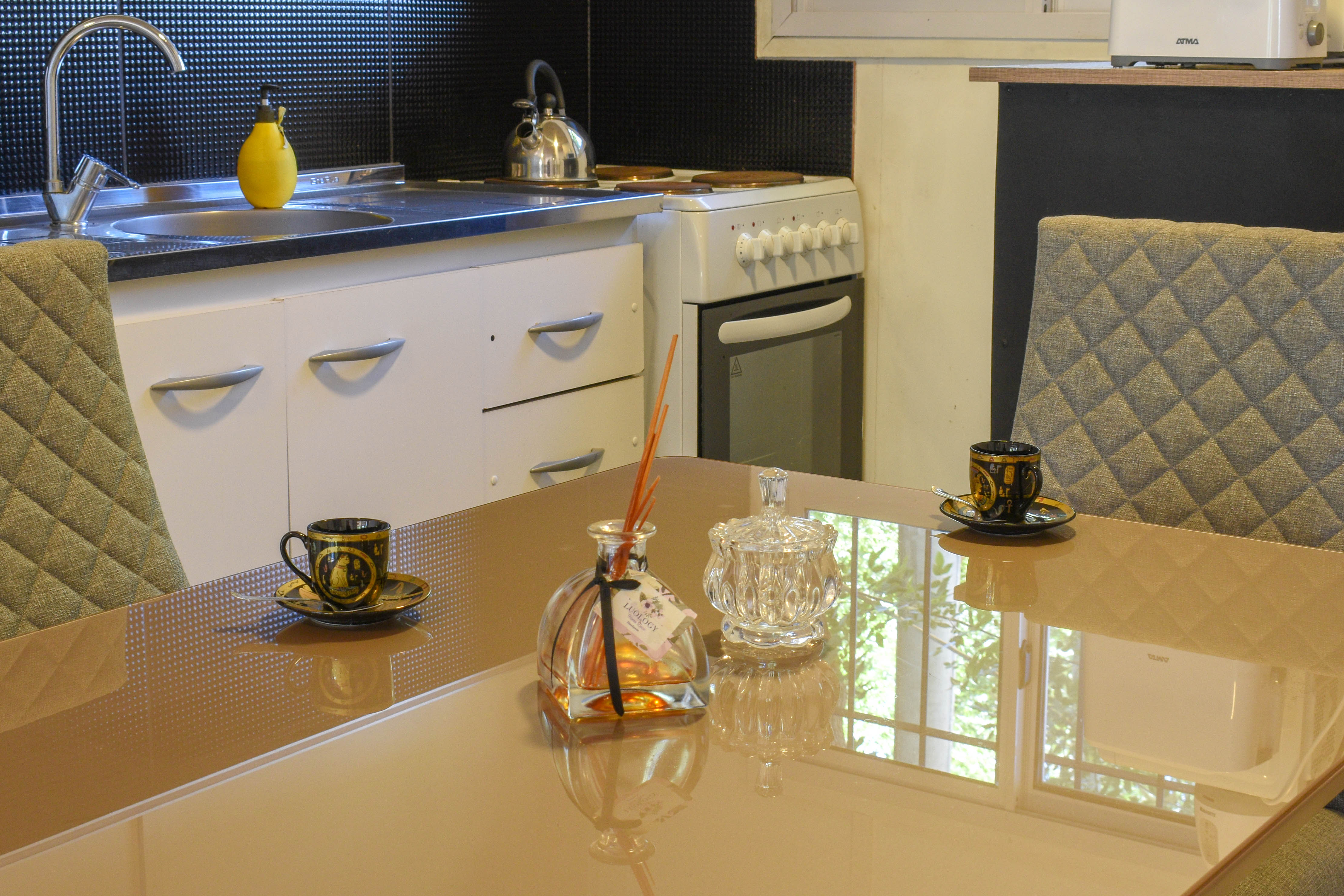 Cocina totalmente equipada con comedor